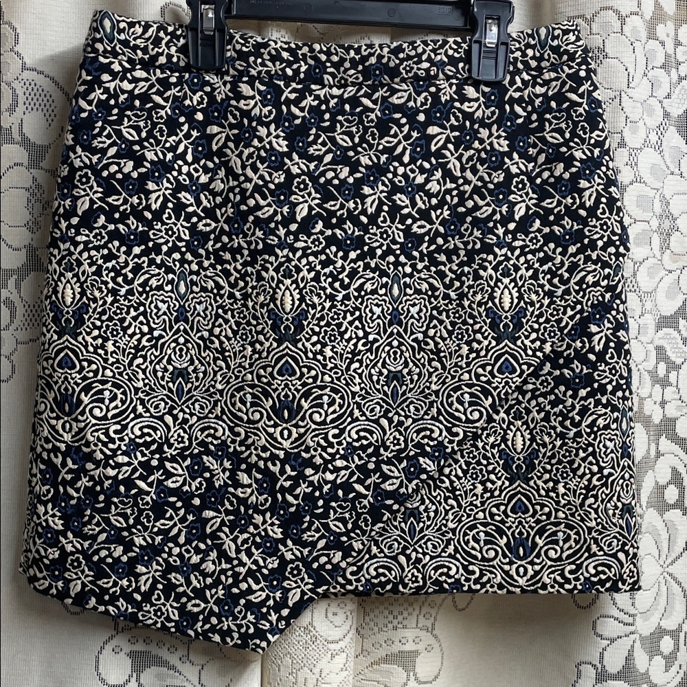 H&M Black and Cream Patterned Mini Skirt